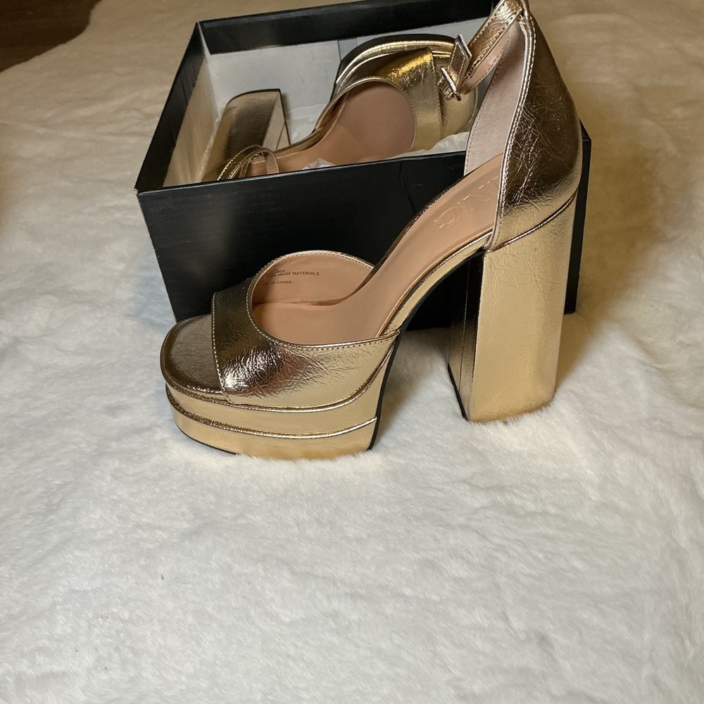 INC International Concepts Gold Platform Heels - Picture 2 of 5